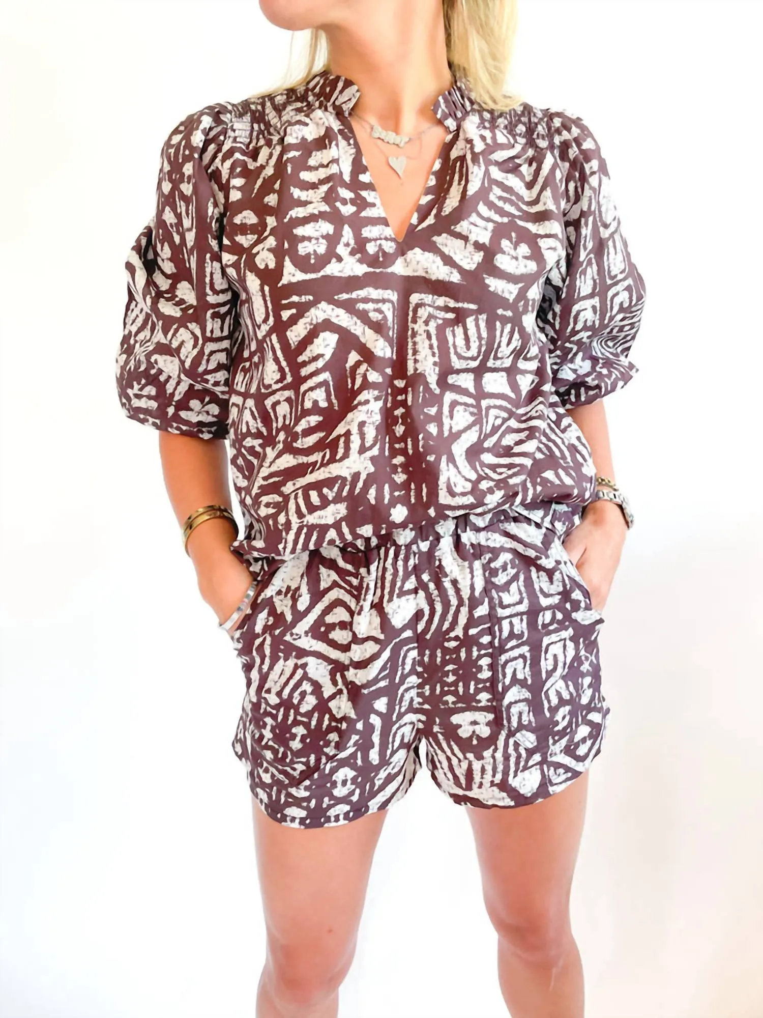 Busy Like Brit Shorts In White/brown