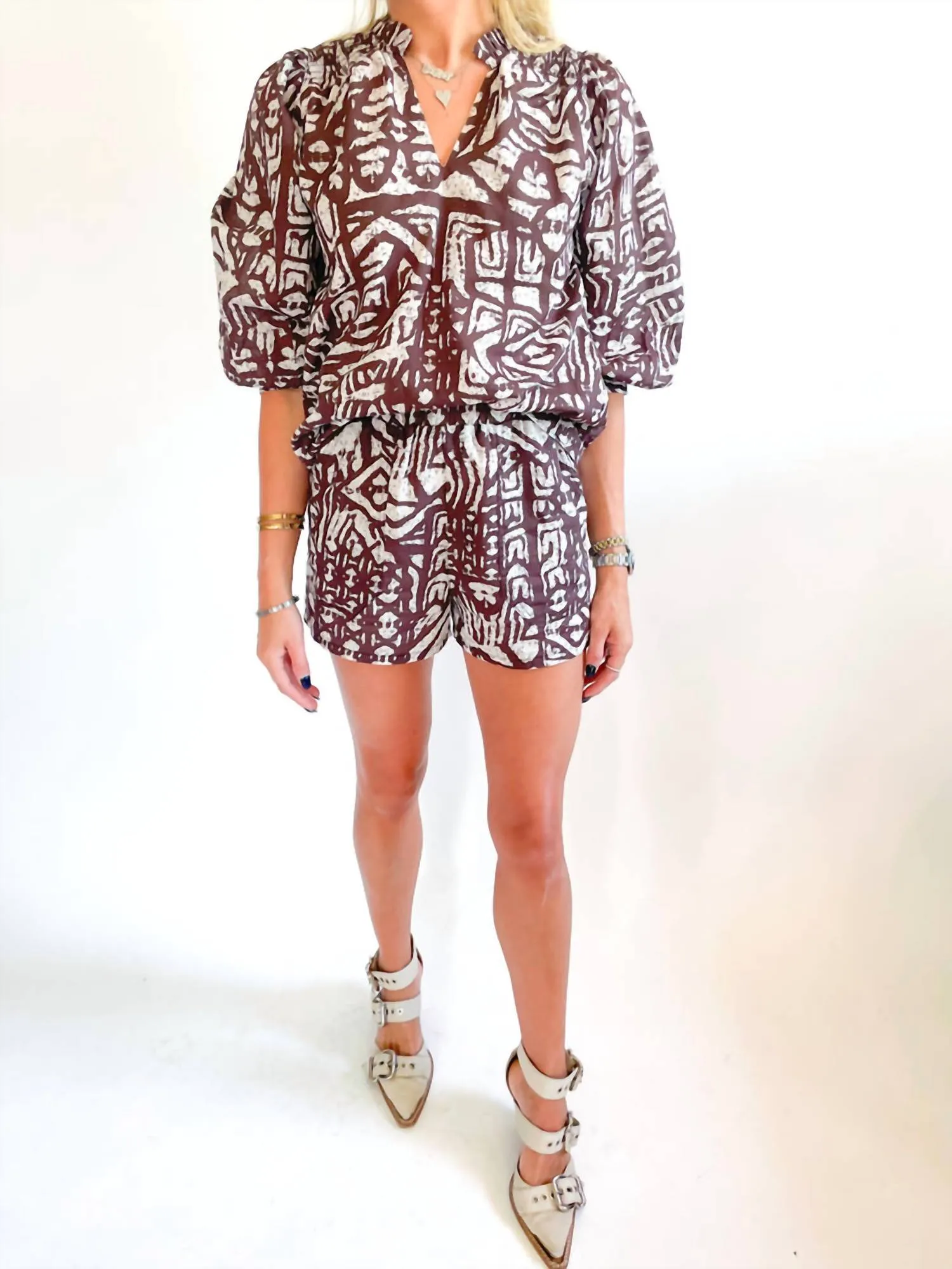 Busy Like Brit Shorts In White/brown