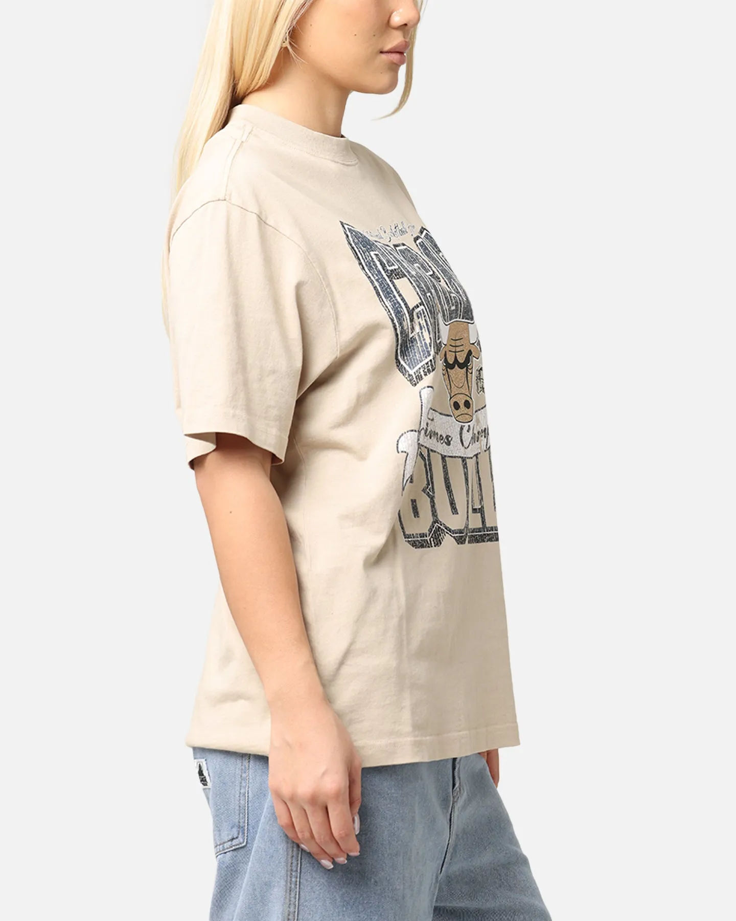 Mitchell & Ness Women's Chicago Bulls Sportsmanship T-Shirt Pepper