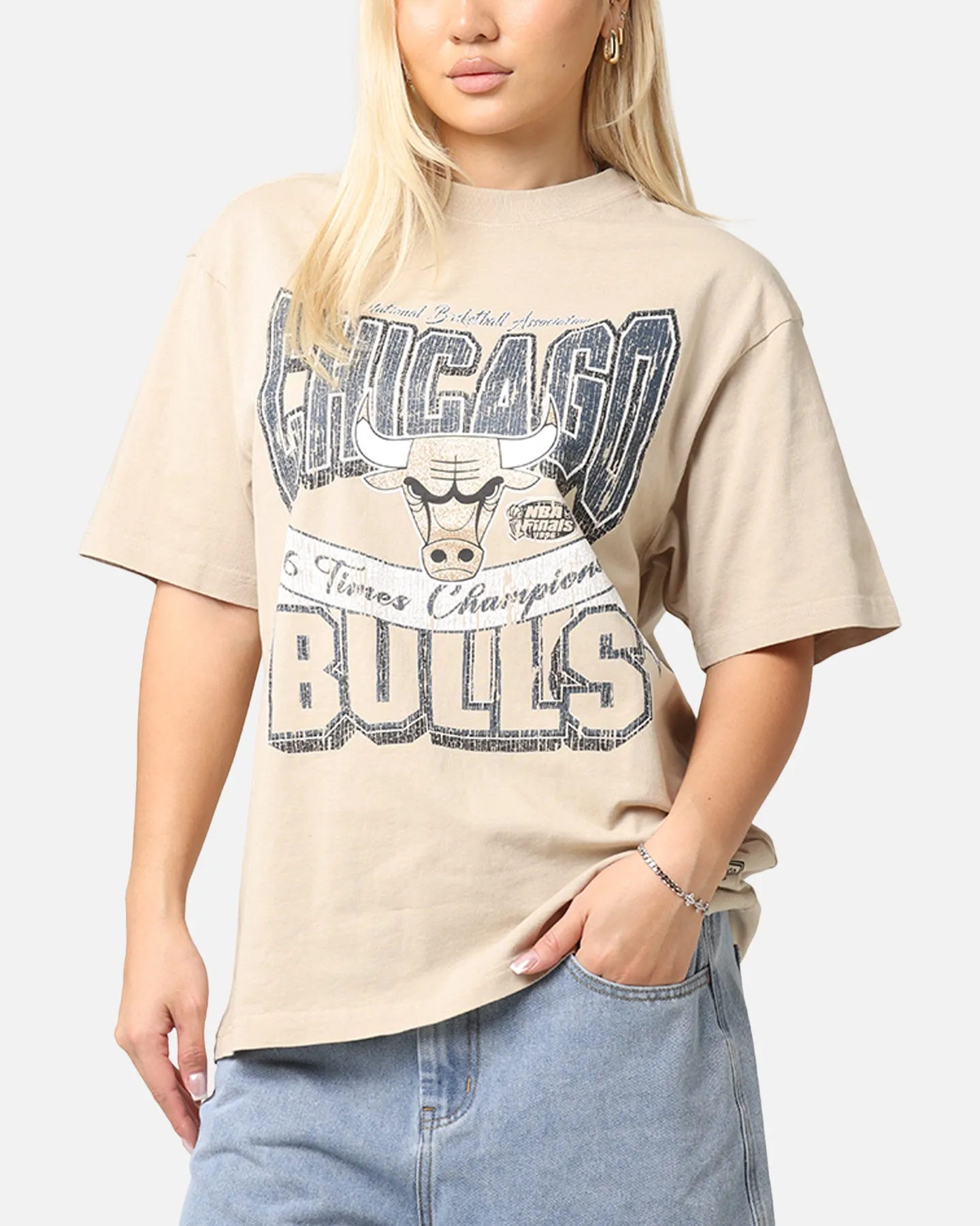 Mitchell & Ness Women's Chicago Bulls Sportsmanship T-Shirt Pepper
