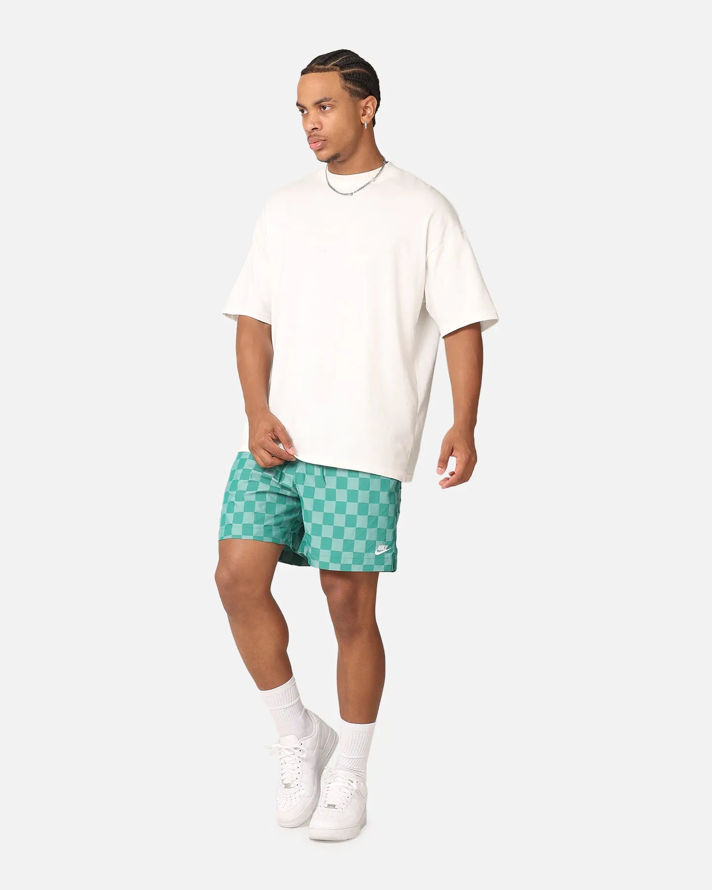 Nike Club Flow Shorts Malachite/White