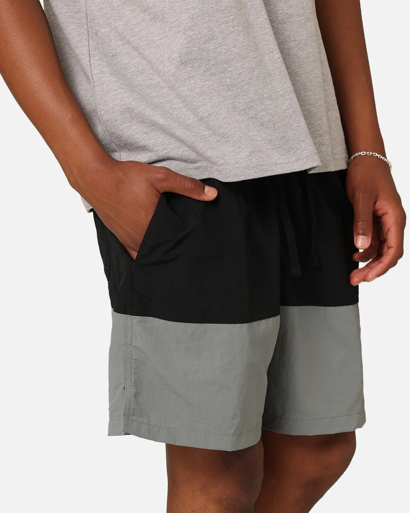 Nike Club  Woven Colour-Blocked Shorts Black/Smoke Grey