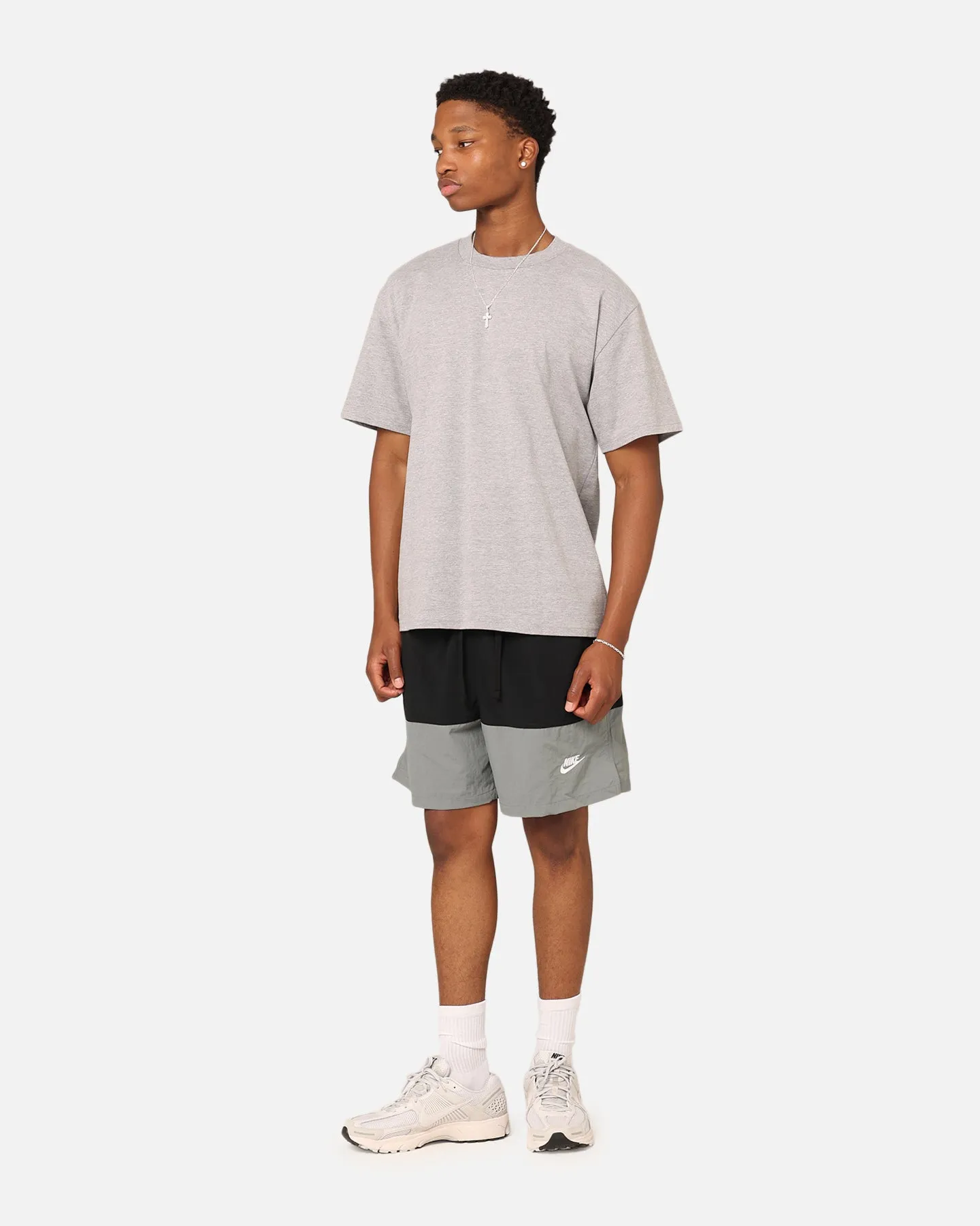 Nike Club  Woven Colour-Blocked Shorts Black/Smoke Grey