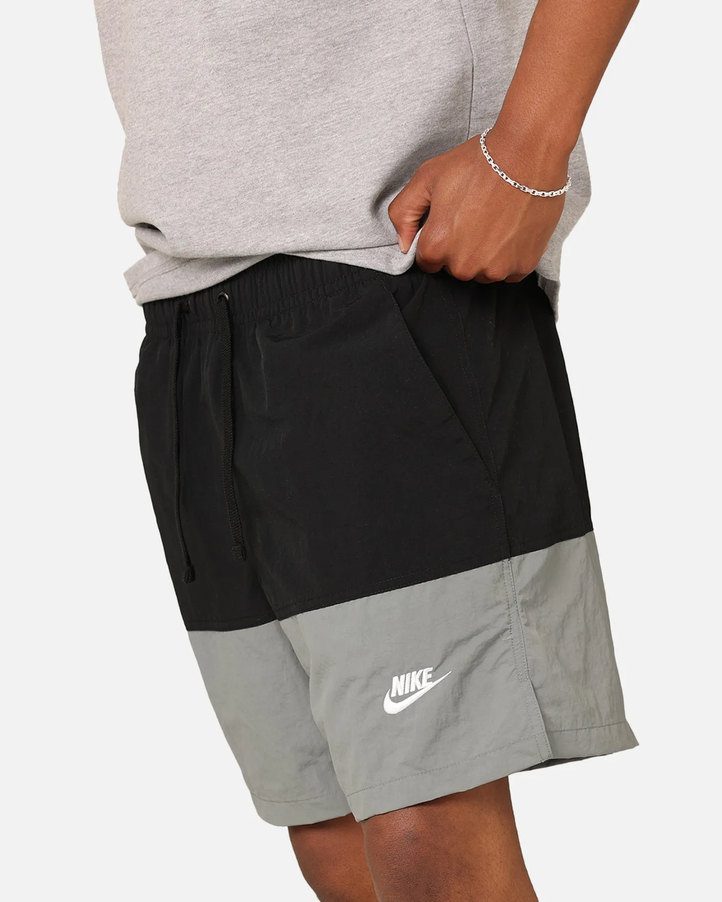 Nike Club  Woven Colour-Blocked Shorts Black/Smoke Grey