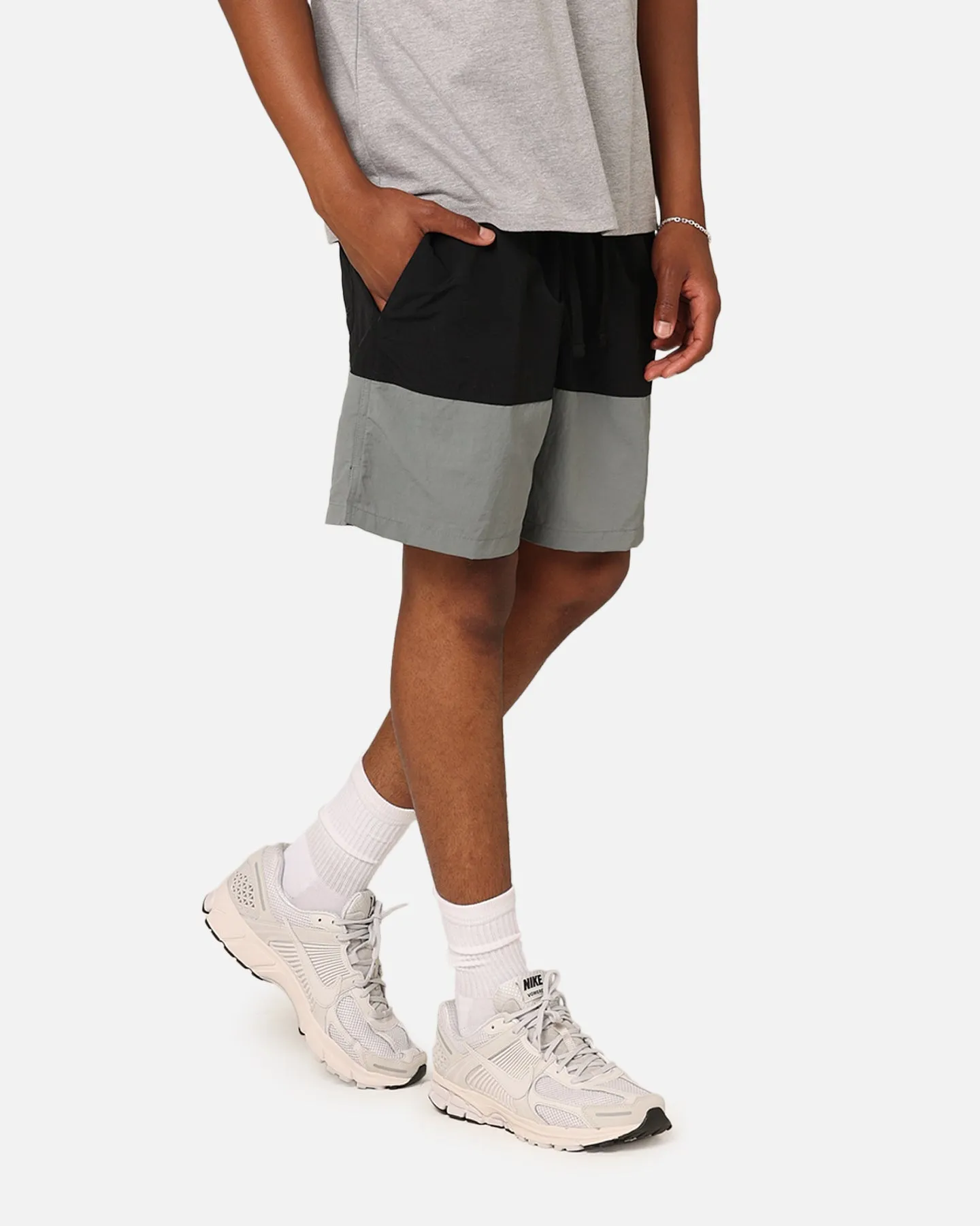 Nike Club  Woven Colour-Blocked Shorts Black/Smoke Grey