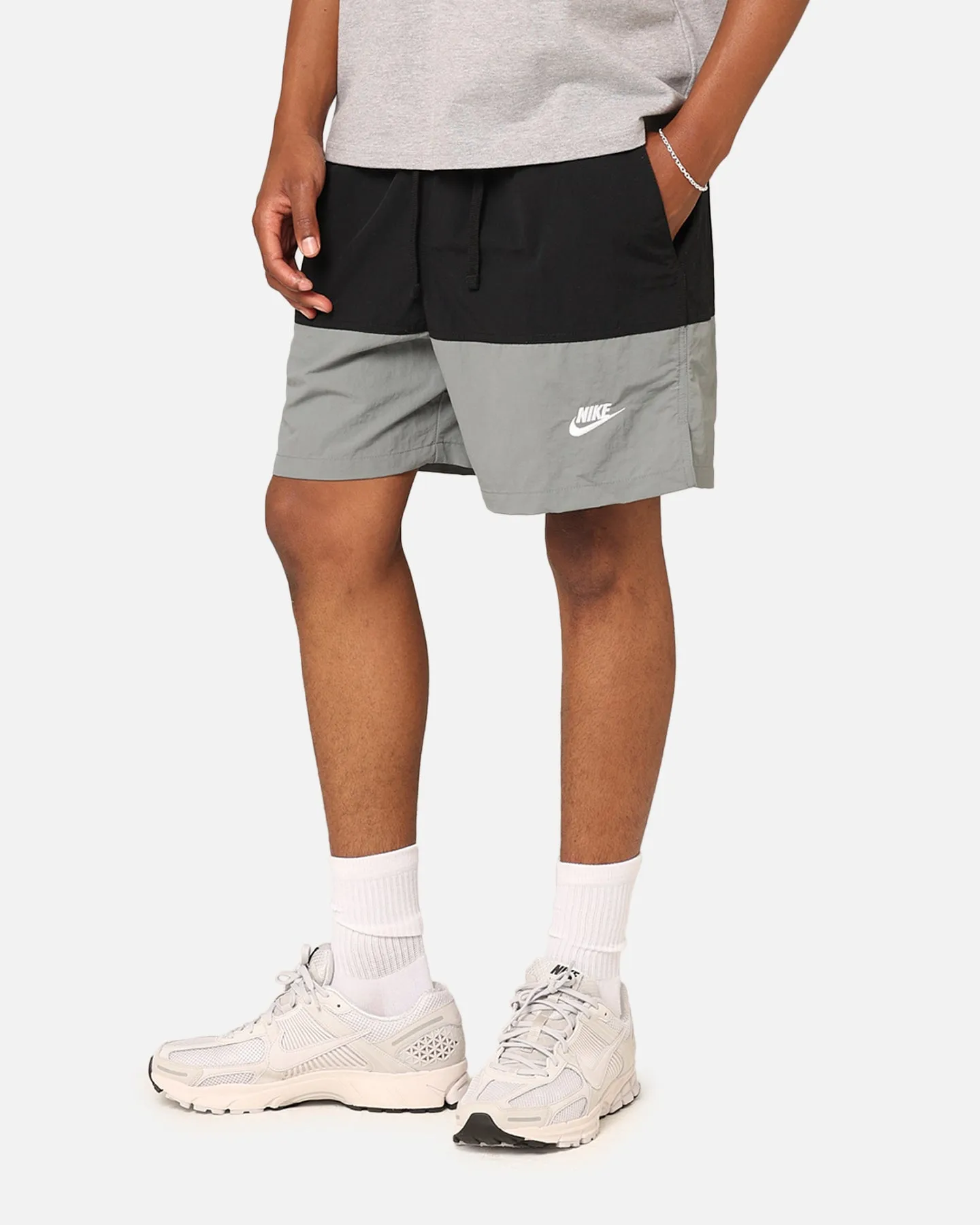 Nike Club  Woven Colour-Blocked Shorts Black/Smoke Grey