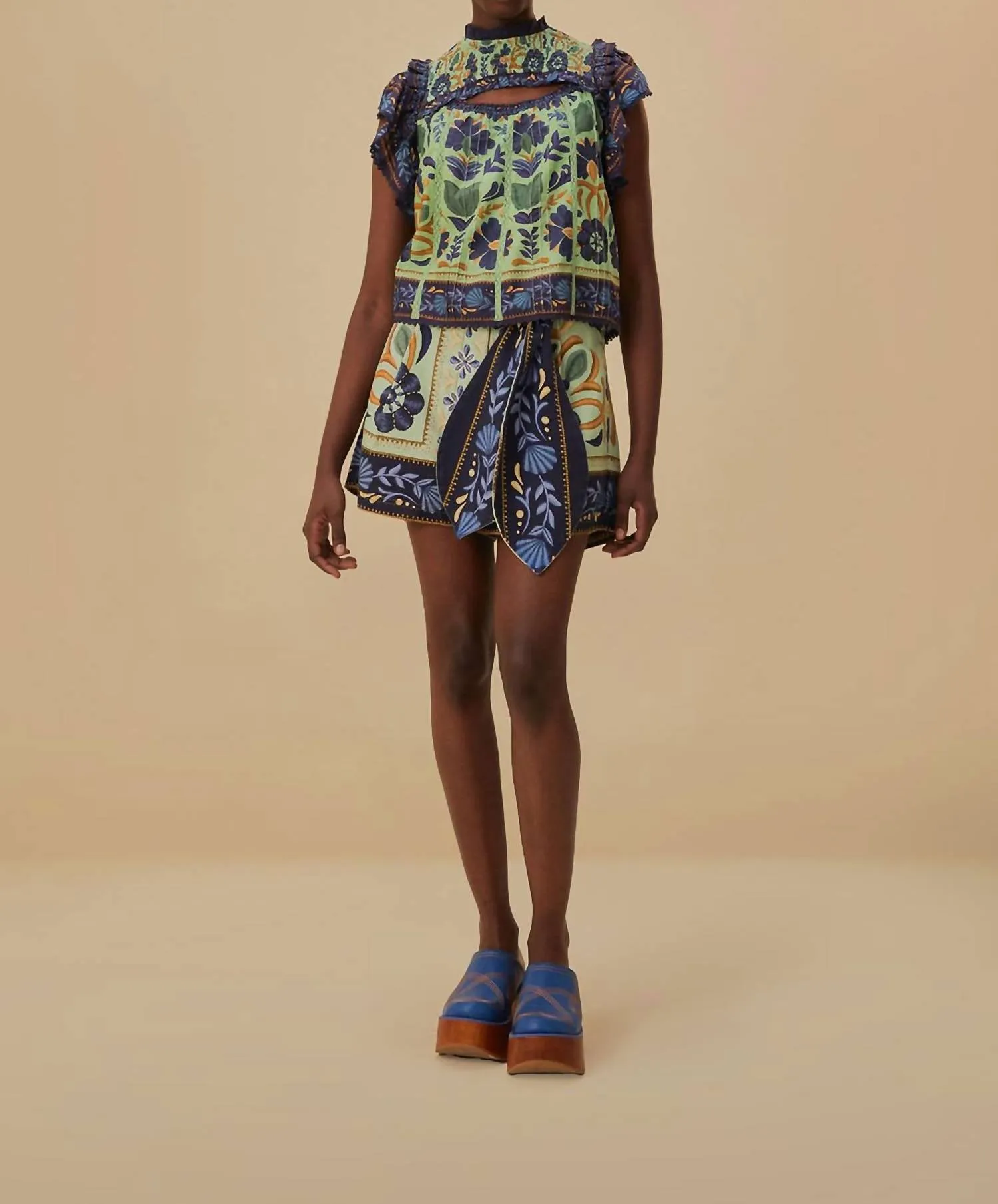Ocean Tapestry Shorts In Multi