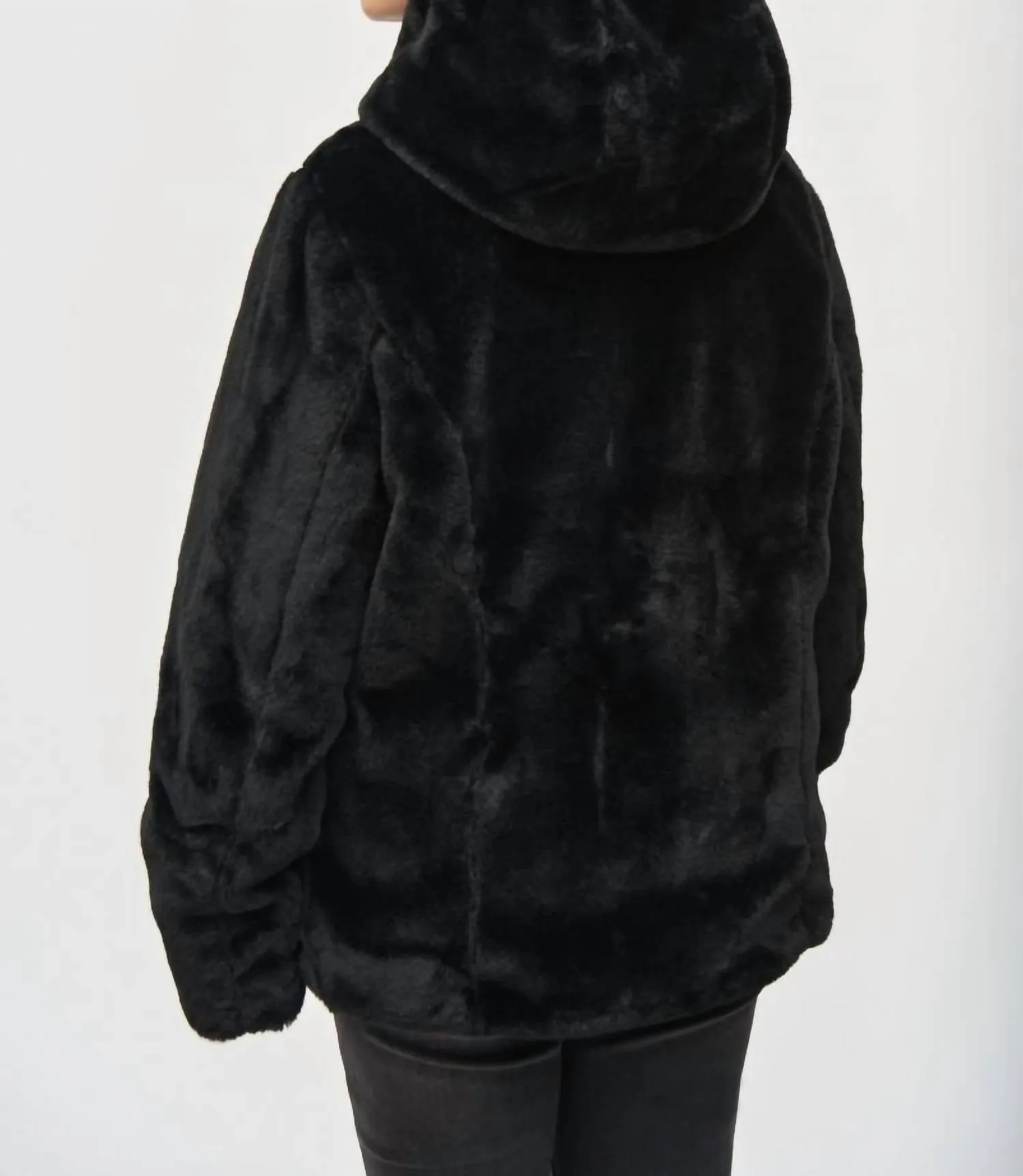 Reversible Faux Fur Quilted Puffer Coat In Black