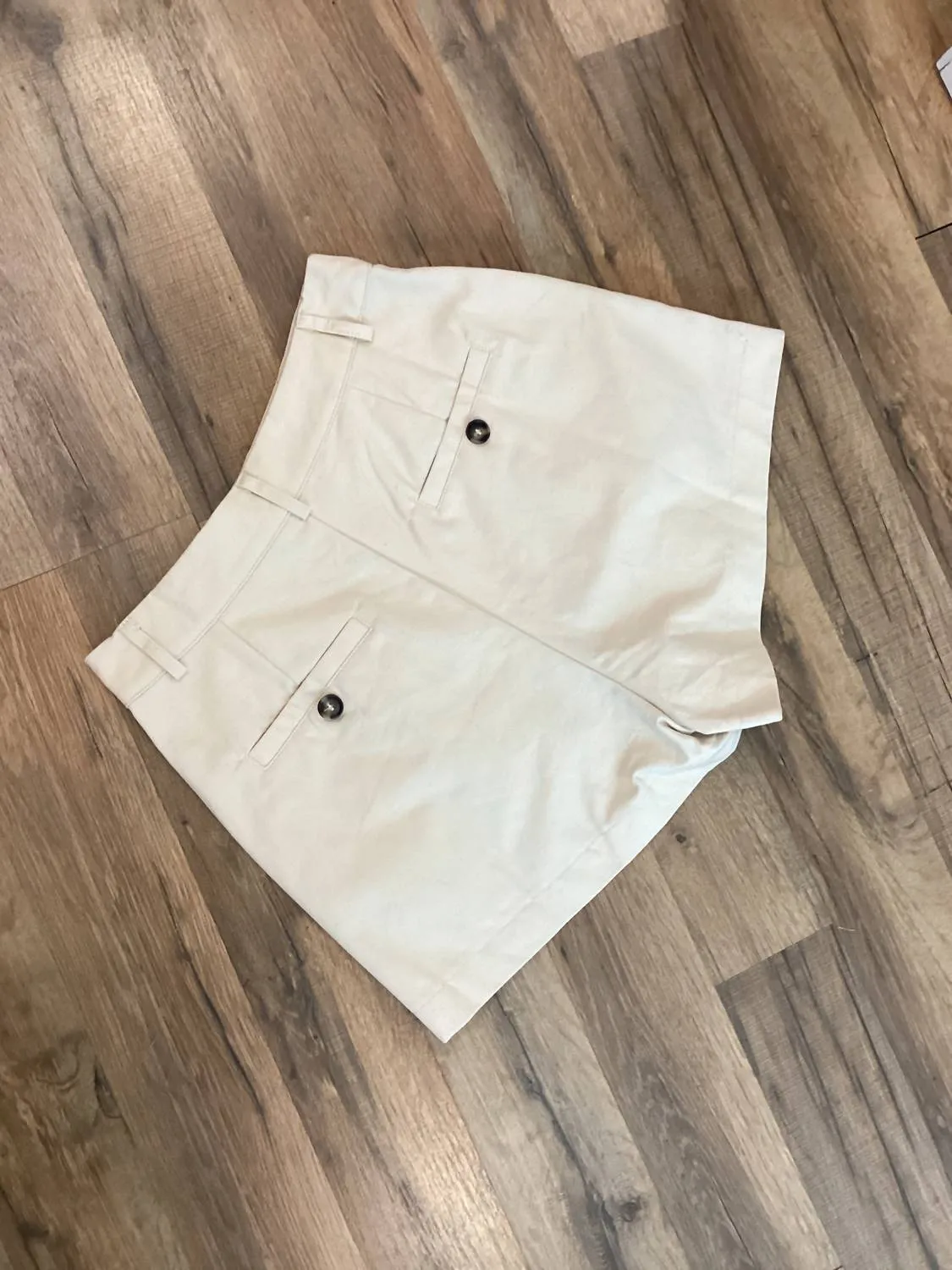 Women's Pleateds Shorts In Sand White